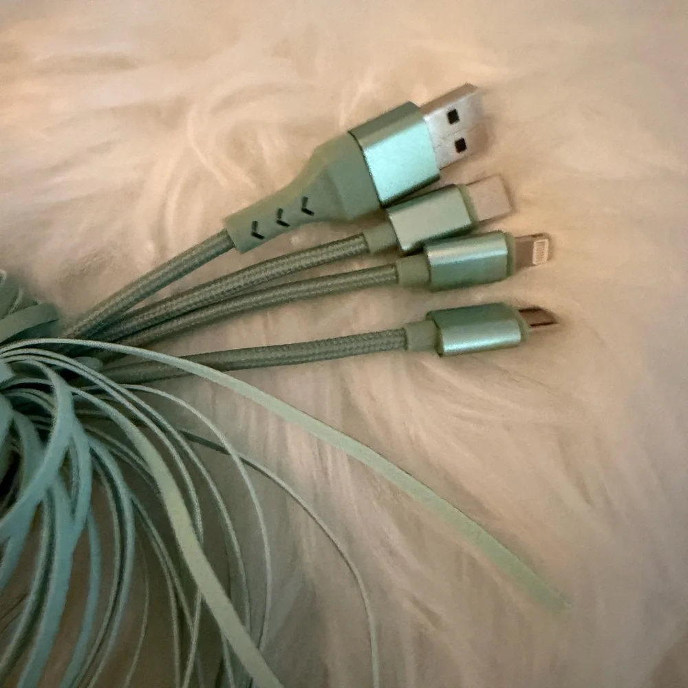 Bolsetta Universal Charging Tassels for Apple & Android - Sage Green